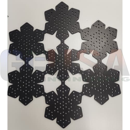 Seven Flakes Wreath - Black - Pixel Props